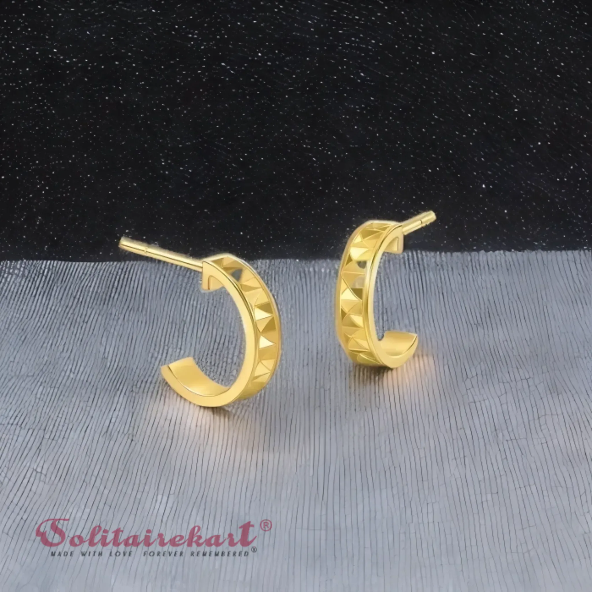 14K Gold 4.38g Textured Pyramid Hoops